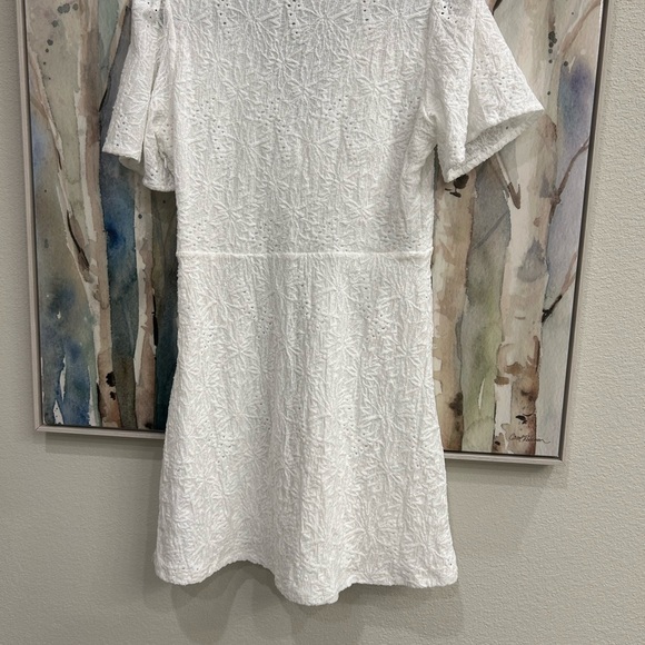 Michael Kors White Textured V-Neck Midi Dress with Short Sleeves - Picture 2 of 9